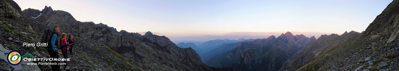 46 Panorama sulla vallata dal Redorta al Diavolo di Tenda.jpg